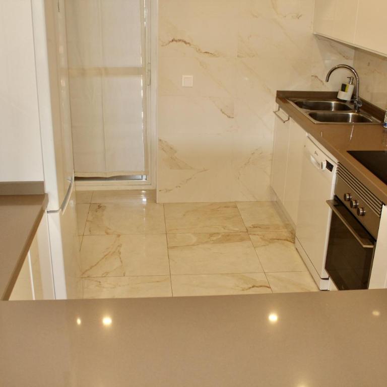 Apartment in El Presidente Beach Side New Golden Mile - Apartamento con vistas a la piscina - 10