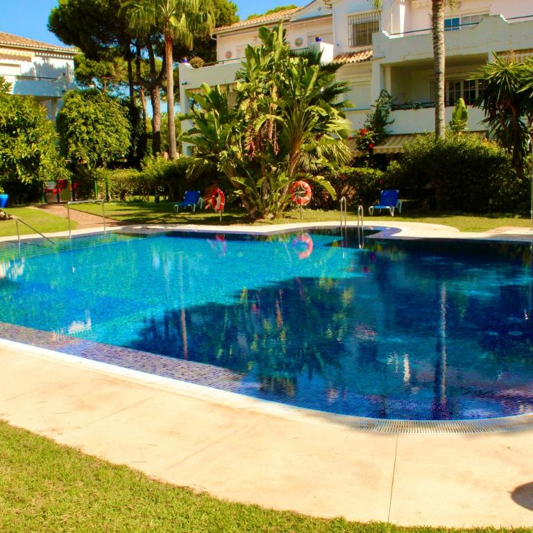 Apartment in El Presidente Beach Side New Golden Mile - Apartamento con vistas a la piscina - 34