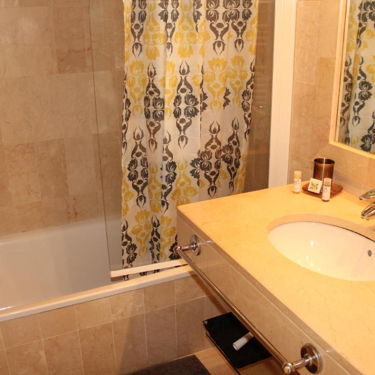 Apartment in El Presidente Beach Side New Golden Mile - Apartamento con vistas a la piscina - 21