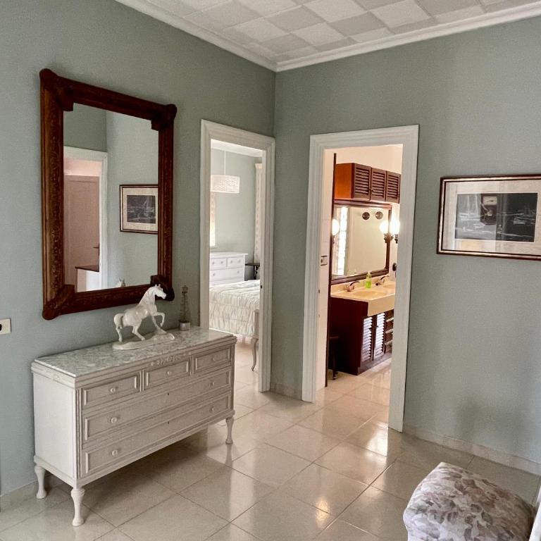 Gran apartamento en el centro Villajoyosa - Vistas al mar, 5 dormitorios y enorme terraza - Apartment - 30