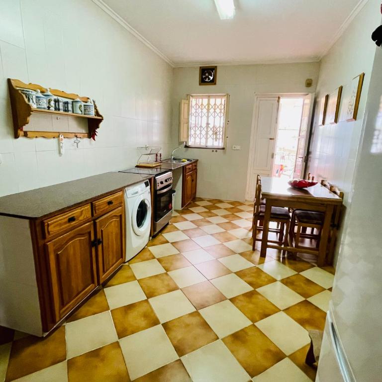 Gran apartamento en el centro Villajoyosa - Vistas al mar, 5 dormitorios y enorme terraza - Apartment - 33