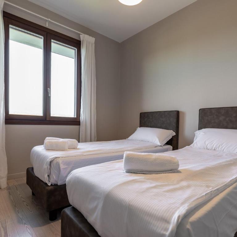 Casa Veronica - Appartamento Deluxe con 2 Camere da Letto, Jacuzzi e Vista Lago - 16