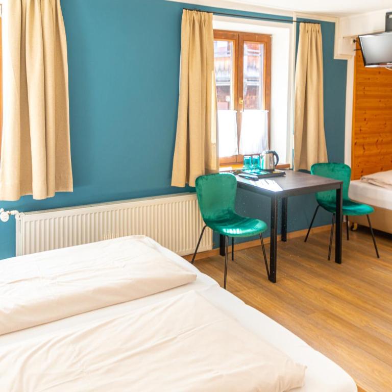 Sаfestay Kitzbühel Alpine l Self-Check-In - Dreibettzimmer - 4