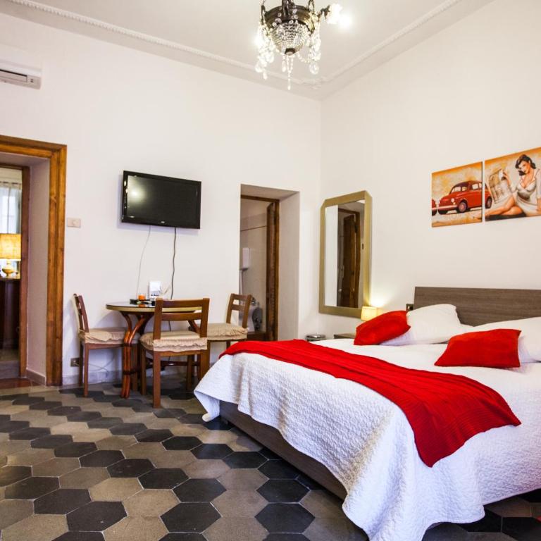 La Dolce Vita Roma - Camera Tripla con Bagno Privato - 10