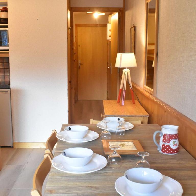 Studio skis aux pieds à Méribel – Centre, commerces à 100m, piscine estivale, ascenseur, casier à skis - Appartement 1 Chambre - 24