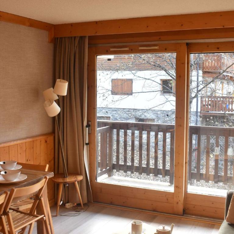 Studio skis aux pieds à Méribel – Centre, commerces à 100m, piscine estivale, ascenseur, casier à skis - Appartement 1 Chambre - 28