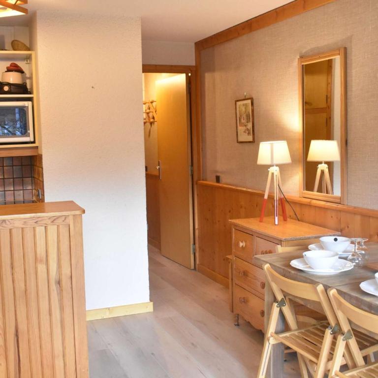 Studio skis aux pieds à Méribel – Centre, commerces à 100m, piscine estivale, ascenseur, casier à skis - Appartement 1 Chambre - 30