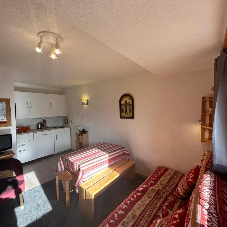 Studio à Méribel : ski aux pieds, balcon, Wi-Fi et parking - FR-1-688-32 - Studio - 6