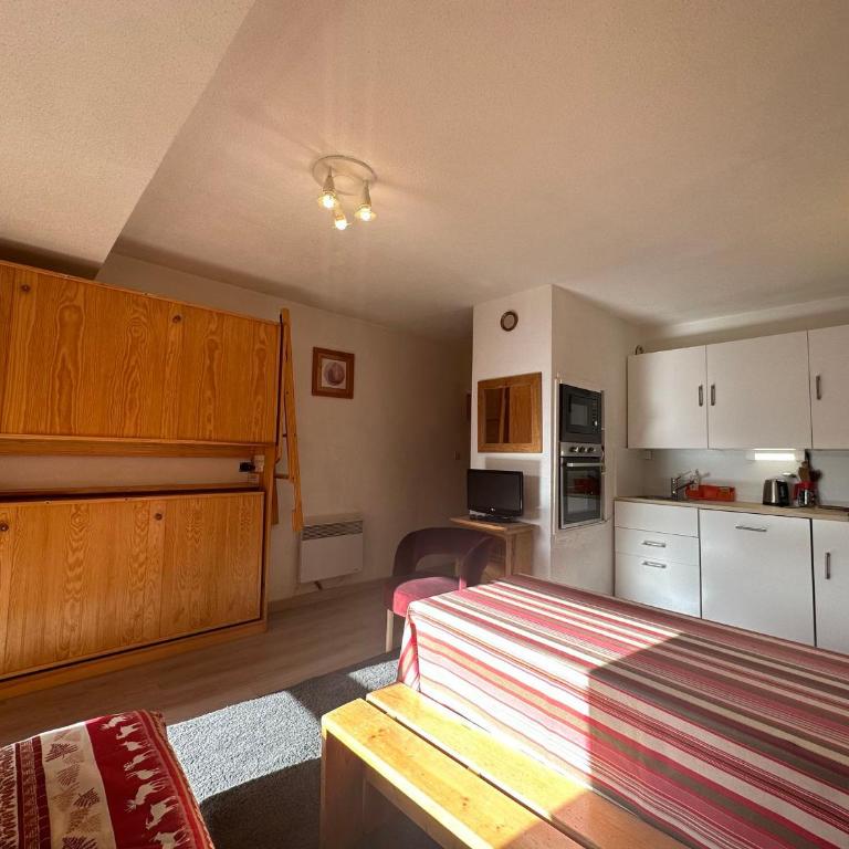 Studio à Méribel : ski aux pieds, balcon, Wi-Fi et parking - FR-1-688-32 - Studio - 8