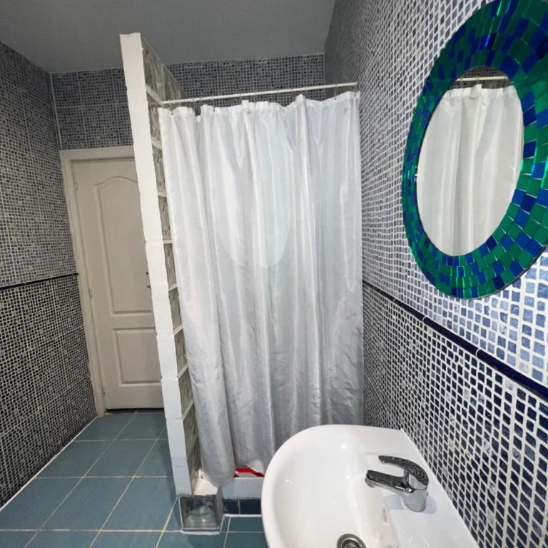 Hostal Abaaly - Habitación Doble con baño compartido - 2 camas - 7