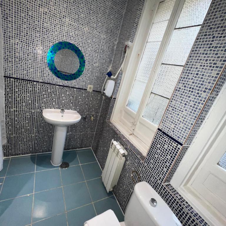 Hostal Abaaly - Habitación Doble con baño compartido - 2 camas - 10