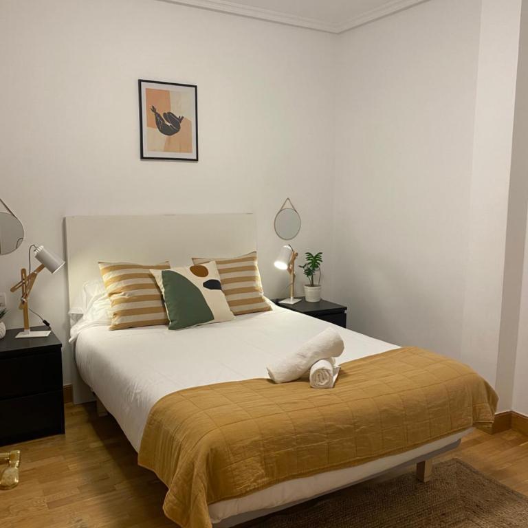 Apartamento Amplio y Central a pie de Playa la Concha - Apartamento con balcón - 1