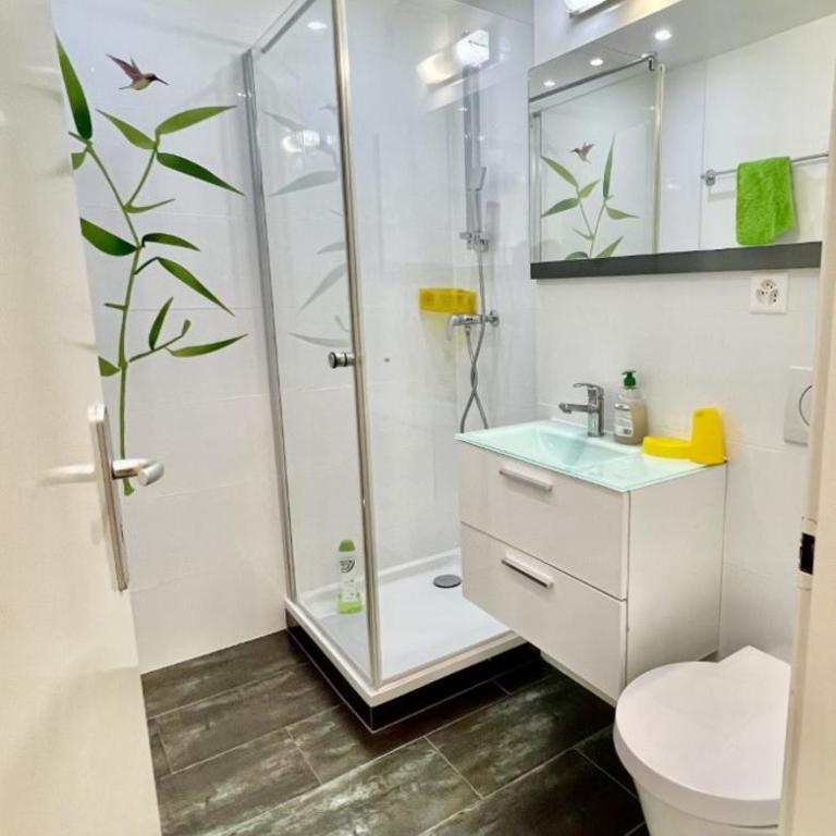 Central Studio with Lake View | 102 - Studio-Apartment - 12