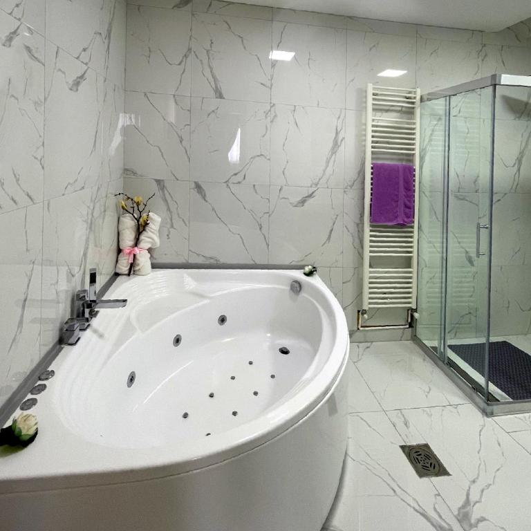 Freya SPA Apartments - Deluks Dvokrevetna Soba sa Bračnim Krevetom i Spa Kadom - 2