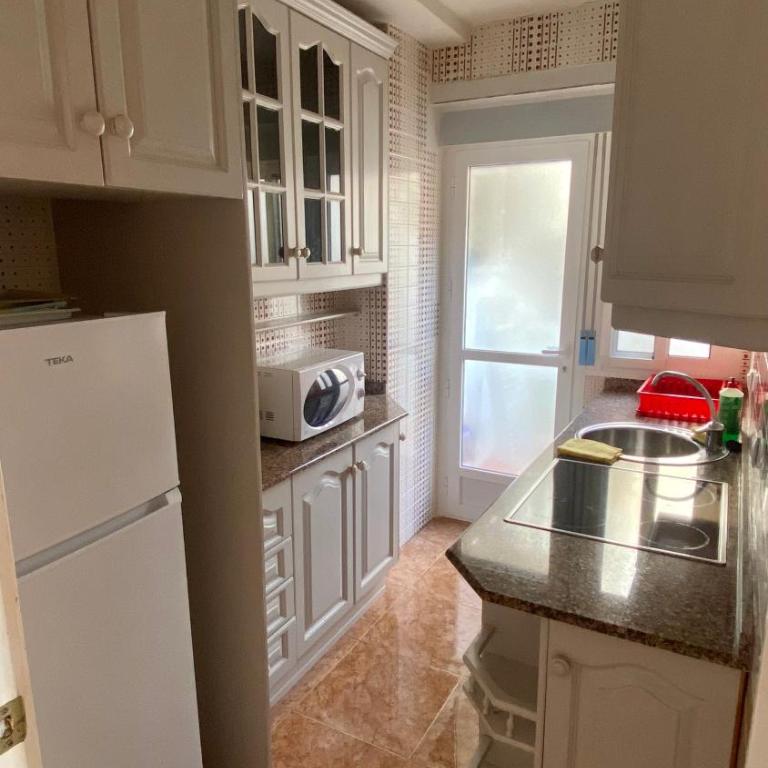Apartamento en primera linea de mar. - Three-Bedroom Apartment - 10