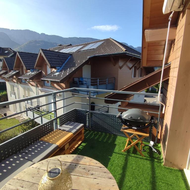 Appartement plein centre village, vue montagnes, proximité immédiate lac - Appartement 1 Chambre - 10
