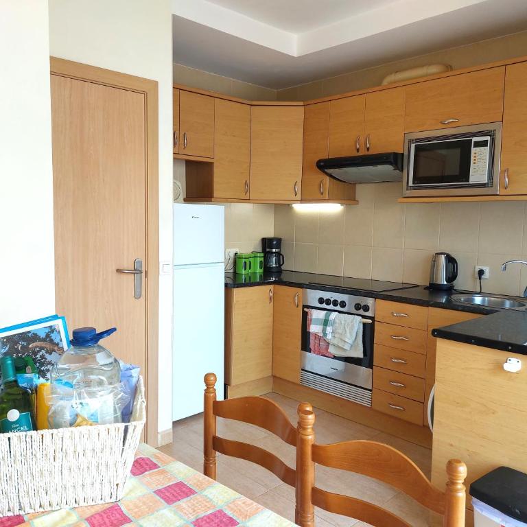 Litha House, 3 Bed Holiday Home set Over 3 Floors 5 Mins From Beach and all Amenities - Three-Bedroom Apartment - 8