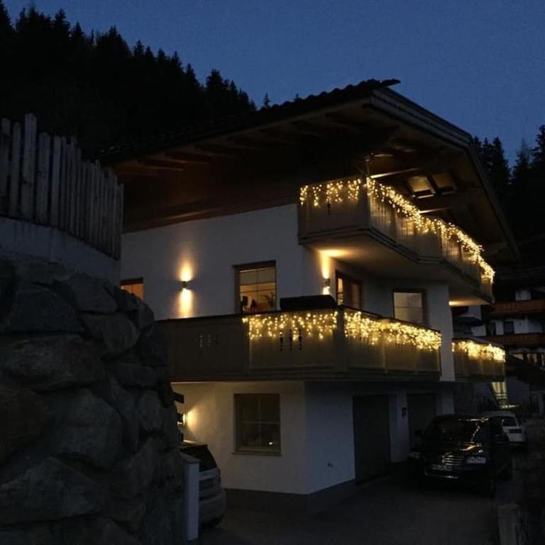 Ferienhaus Zillertal Panorama Blick Balkon Sauna - Apartment mit 3 Schlafzimmern - 31