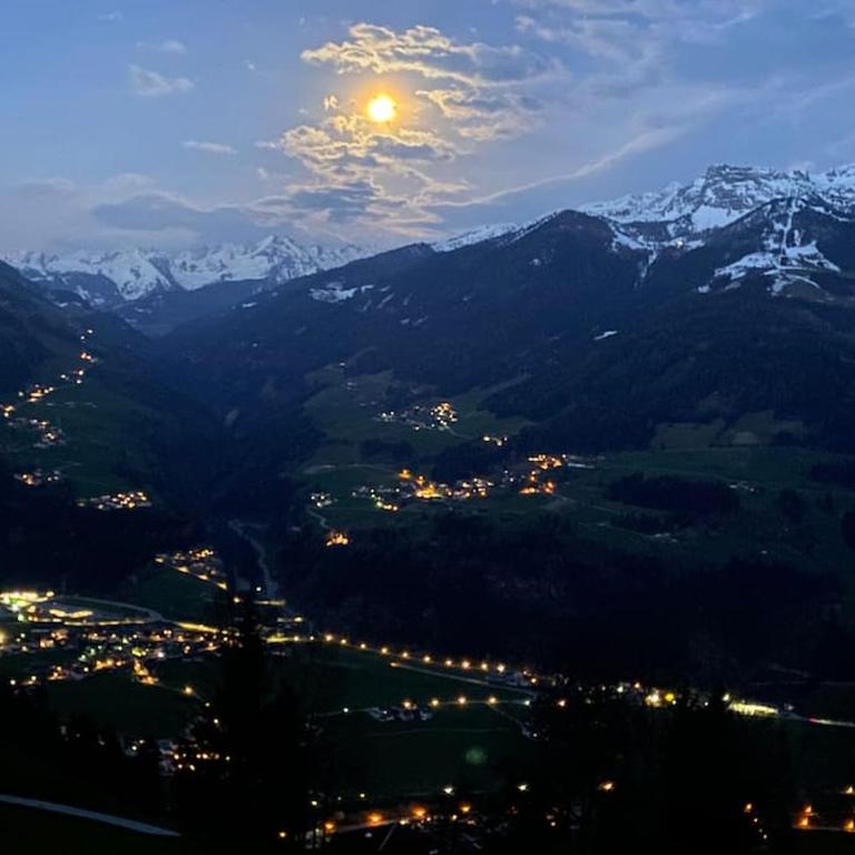 Ferienhaus Zillertal Panorama Blick Balkon Sauna - Apartment mit 3 Schlafzimmern - 43