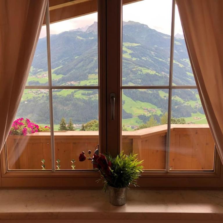 Ferienhaus Zillertal Panorama Blick Balkon Sauna - Apartment mit 3 Schlafzimmern - 45