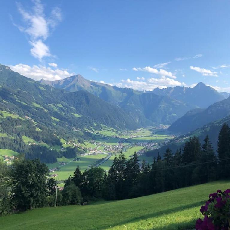 Ferienhaus Zillertal Panorama Blick Balkon Sauna - Apartment mit 3 Schlafzimmern - 46