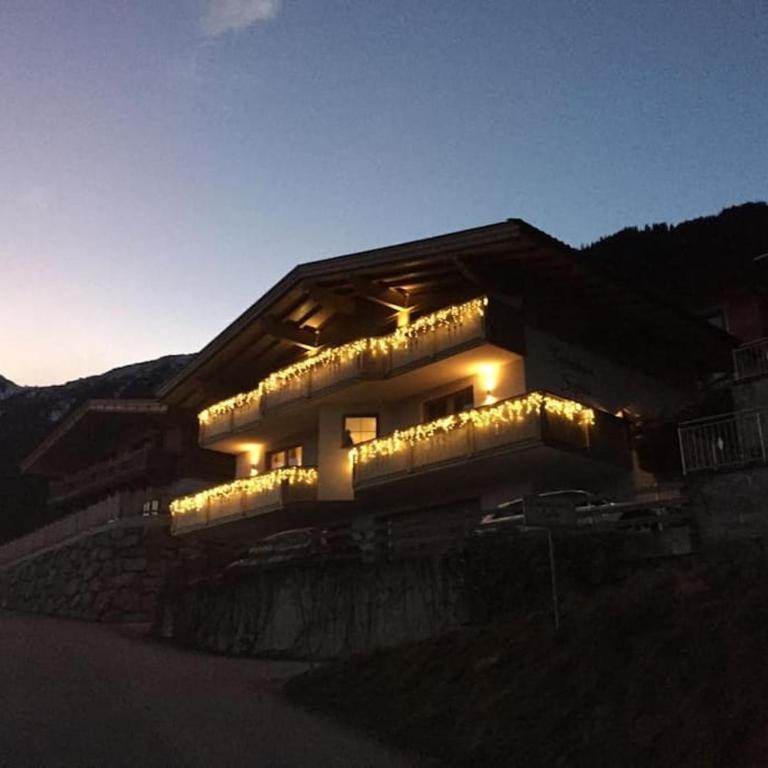 Ferienhaus Zillertal Panorama Blick Balkon Sauna - Apartment mit 3 Schlafzimmern - 51
