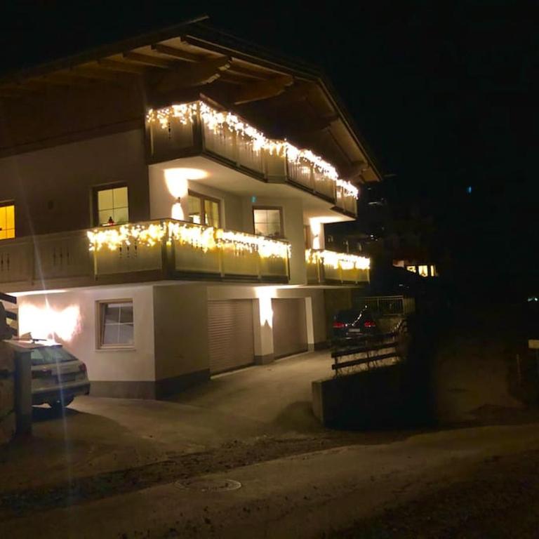 Ferienhaus Zillertal Panorama Blick Balkon Sauna - Apartment mit 3 Schlafzimmern - 53