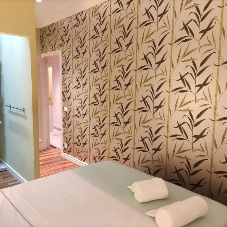 HABITACION EN VIVIENDA GRAN VIA BILBAo - Standard Double Room with Shared Bathroom - 1