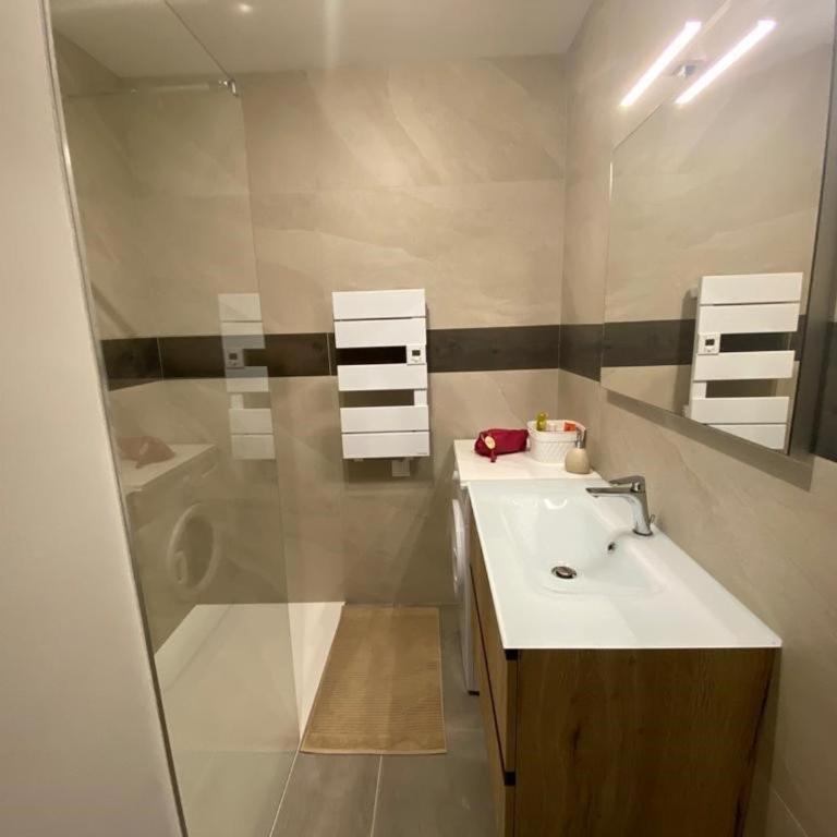 T2 Bis moderne, lumineux, parking privatif, Aix-les-Bains - FR-1-555-69 - Apartment - 3