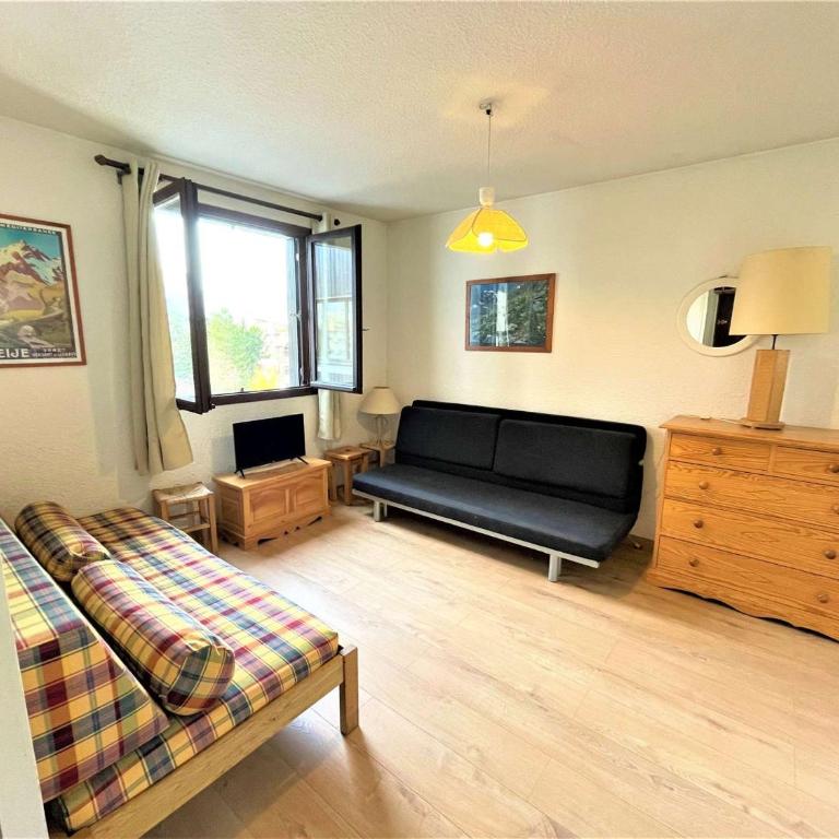 Studio Montagne près des Pistes et Commerces - 4 Couchages - Parking Privé - FR-1-330F-90 - Appartement (4 Adultes) - 3