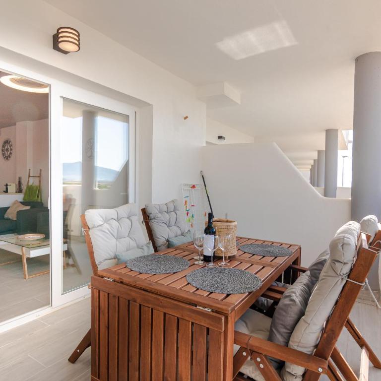 Apt w Beach/Mountain Views, Pool and Parking - Apartamento de 2 dormitorios - 5