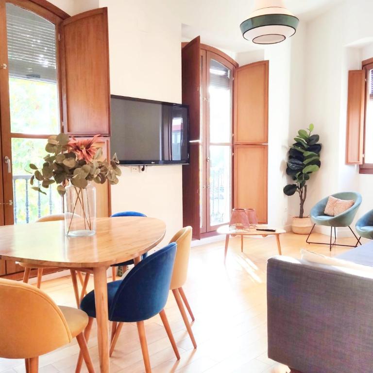 HomeySeville-Special Apartment Arenal 6 pax, Parking Optional - Apartamento de 2 dormitorios - 2