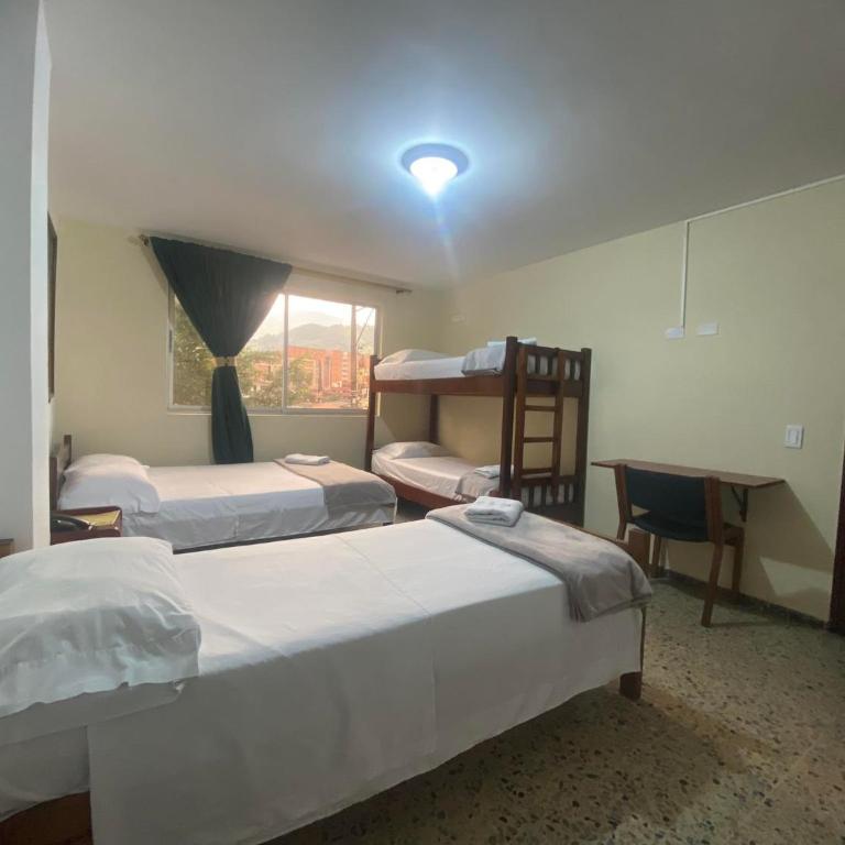 Hotel Caldas Plaza - Quadruple Room - 5