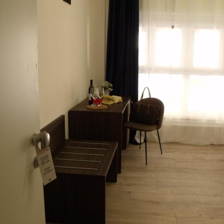 Hotel Plaza Ungheria - Camera Matrimoniale con Bagno Privato - 7