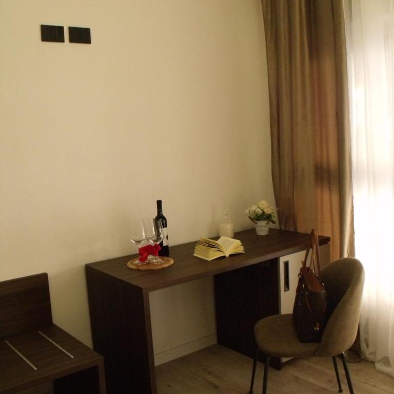 Hotel Plaza Ungheria - Camera Matrimoniale con Bagno Privato - 3