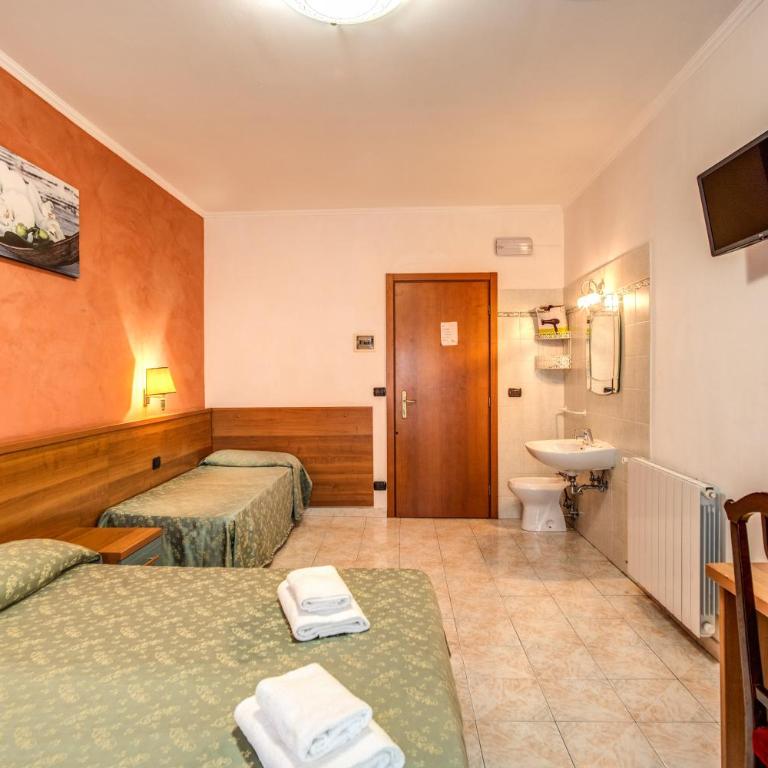 Hotel Millerose - Triple Room with Private External Bathroom - 6