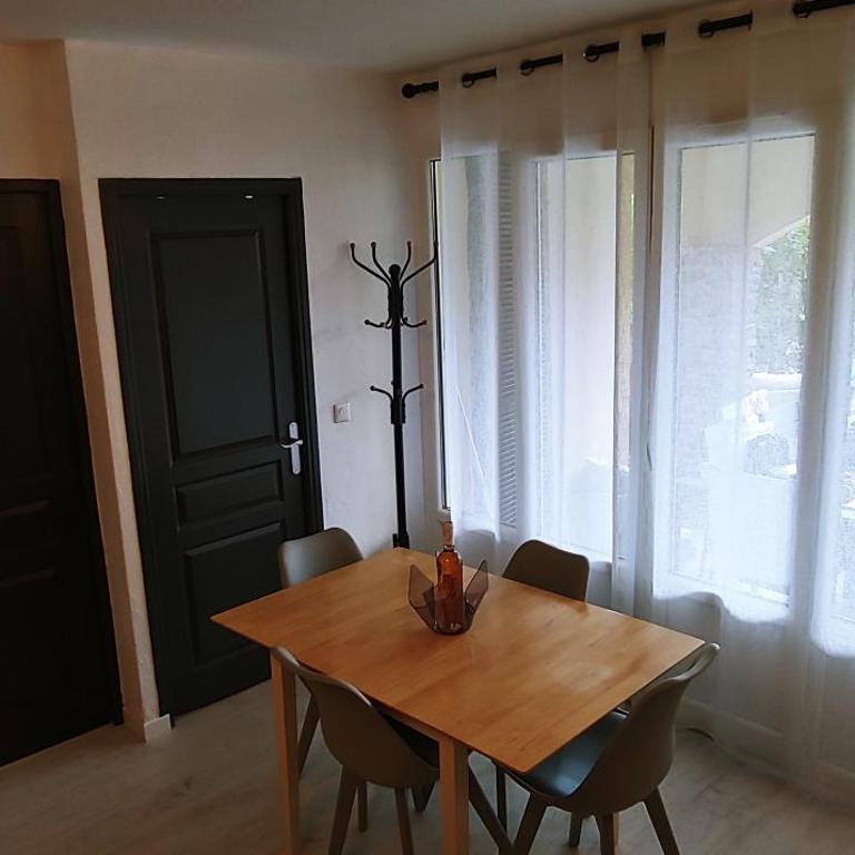 Agréable T3 avec jardin et parking privé, à 350m du centre ville et des plages, wifi, remise supplémentaire de 10 pourcent pour une location à la semaine - Appartement 2 Chambres - 26