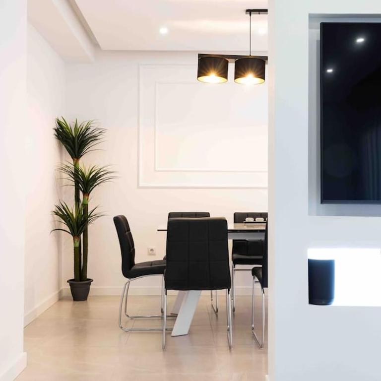 Modern 3-bed apartment in heart of torremolinos - Apartamento de 3 dormitorios - 20