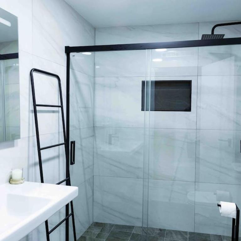 Modern 3-bed apartment in heart of torremolinos - Apartamento de 3 dormitorios - 17