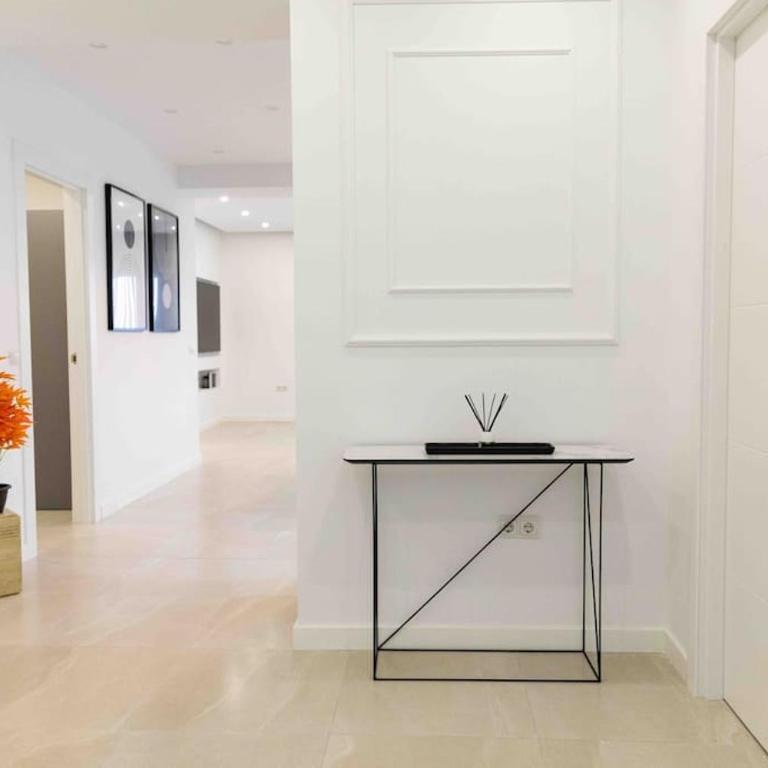 Modern 3-bed apartment in heart of torremolinos - Apartamento de 3 dormitorios - 24