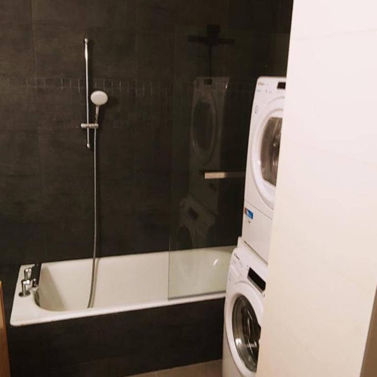 Agréable T3 avec jardin et parking privé, à 350m du centre ville et des plages, wifi, remise supplémentaire de 10 pourcent pour une location à la semaine - Appartement 2 Chambres - 32