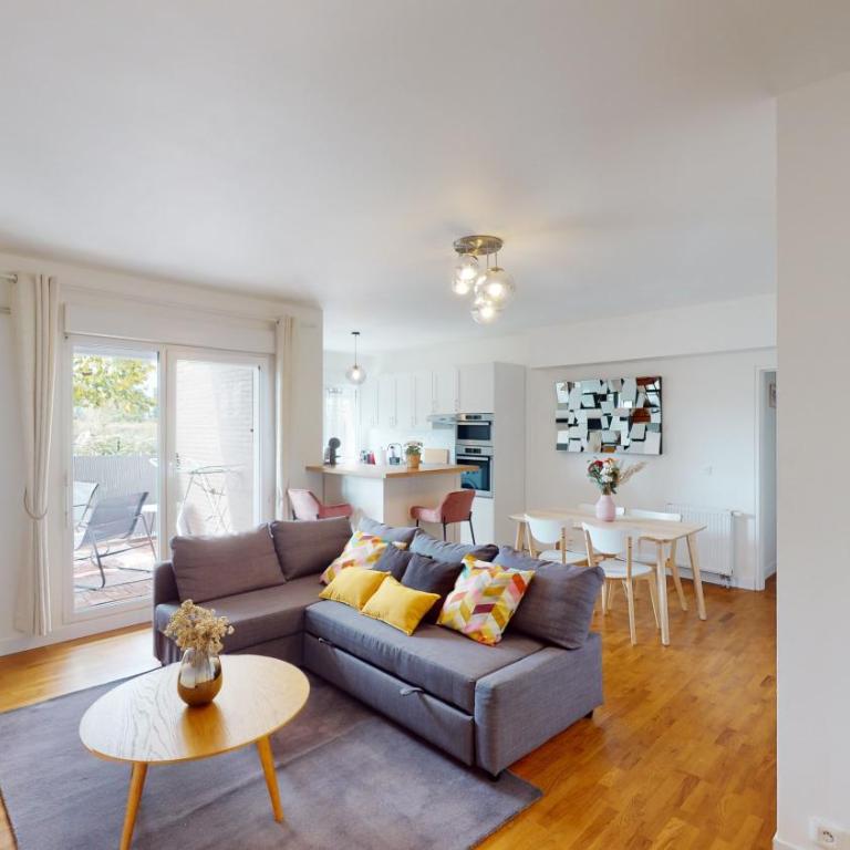 Live Like a Local Stylish 2BR with Balcony & Parking - Appartamento con 2 Camere da Letto - 1