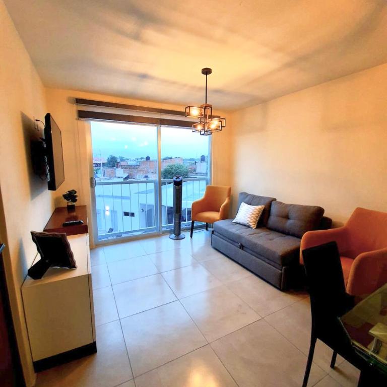 Departamento nuevo y céntrico con ambiente familiar en Guadalajara - Two-Bedroom Apartment - 4