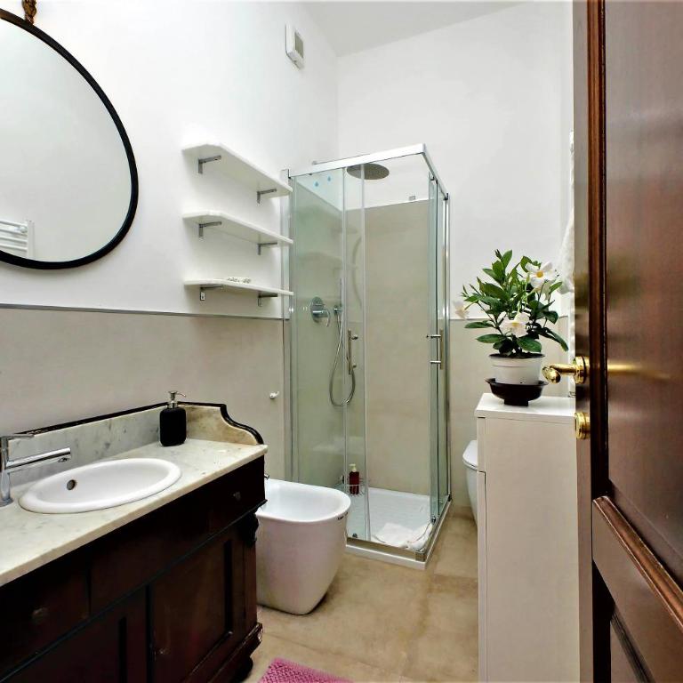 Bellezza Al Colosseo - B&B & Apts - Two-Bedroom Apartment -- Via San Giovanni in Laterano 226 - 20