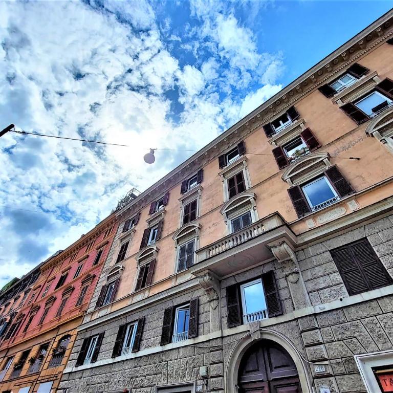 Bellezza Al Colosseo - B&B & Apts - Two-Bedroom Apartment -- Via San Giovanni in Laterano 226 - 1