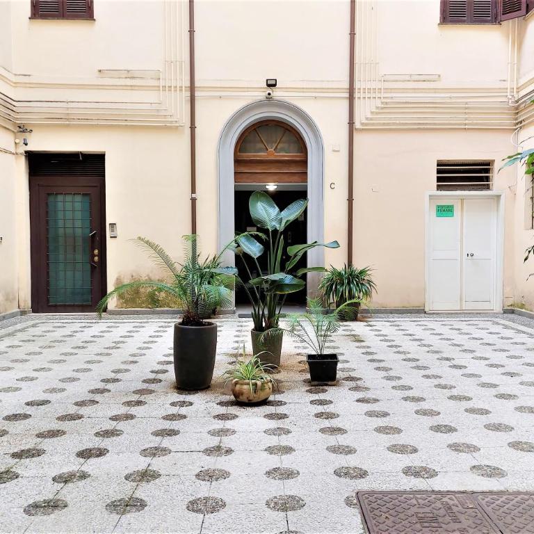 Bellezza Al Colosseo - B&B & Apts - Two-Bedroom Apartment -- Via San Giovanni in Laterano 226 - 2