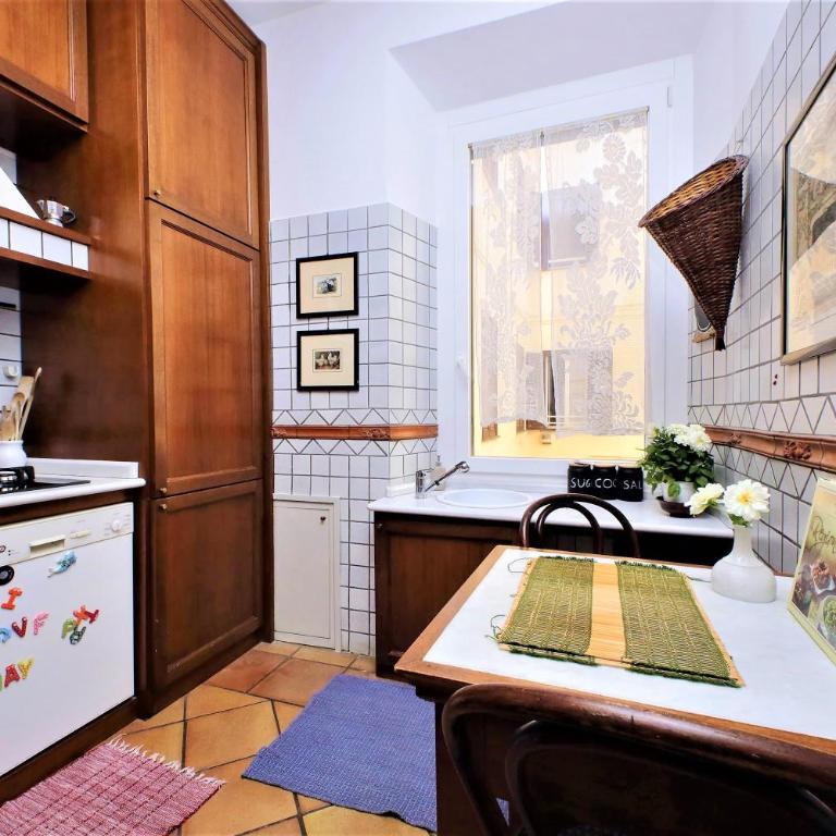 Bellezza Al Colosseo - B&B & Apts - Two-Bedroom Apartment -- Via San Giovanni in Laterano 226 - 13