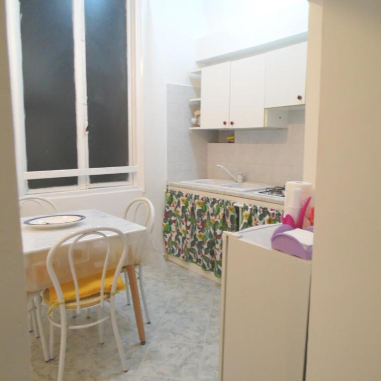 Suite Donnaregina - Appartamento con 2 Camere da Letto - 8