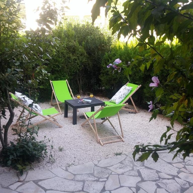 Agréable T3 avec jardin et parking privé, à 350m du centre ville et des plages, wifi, remise supplémentaire de 10 pourcent pour une location à la semaine - Appartement 2 Chambres - 4