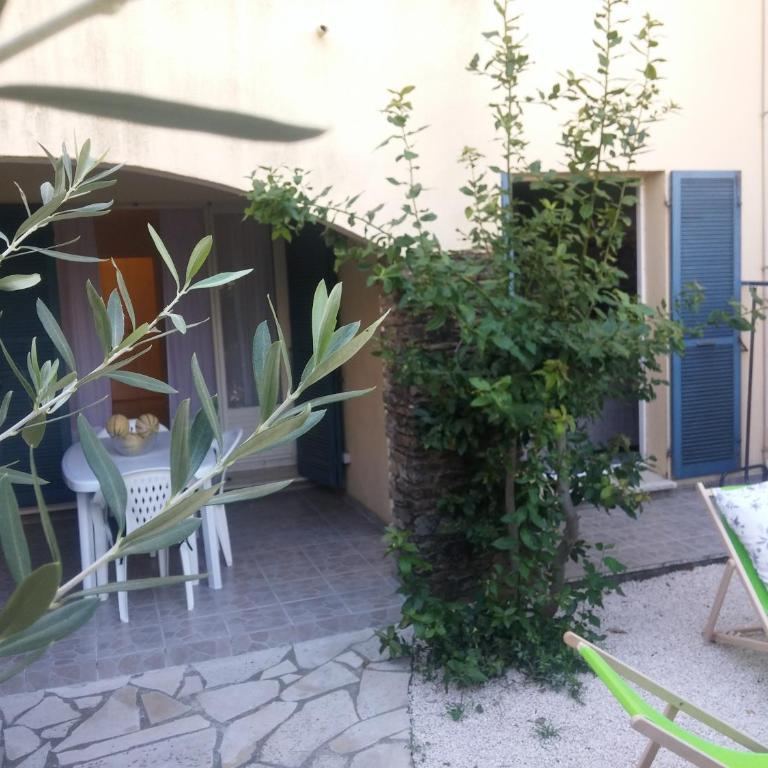 Agréable T3 avec jardin et parking privé, à 350m du centre ville et des plages, wifi, remise supplémentaire de 10 pourcent pour une location à la semaine - Appartement 2 Chambres - 8